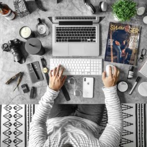Jangan Asal Bisik-Bisik! Pentingnya Media Internal untuk Menyatukan Karyawan