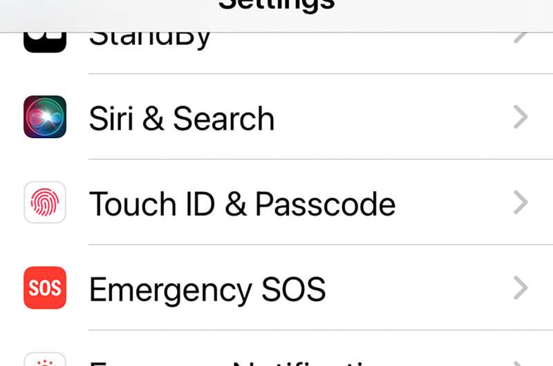 Tangkapan layar ini menunjukkan di mana menemukan Perlindungan Perangkat yang Dicuri di menu pengaturan iPhone SE. Apple meluncurkan pembaruan pada sistem operasi iOS-nya minggu ini yang mempersulit pencuri ponsel untuk mengakses fungsi dan pengaturan utama. Kredit: Foto AP Cara Teknologi: Mengapa penting untuk mengaktifkan Perlindungan Perangkat yang Dicuri dari Apple
